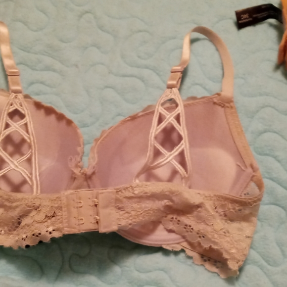 2 Bras - Picture 4 of 11